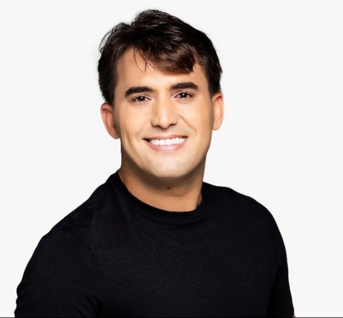 [Tayrone lança novo CD em homenagem aos sucessos de sua carreira]