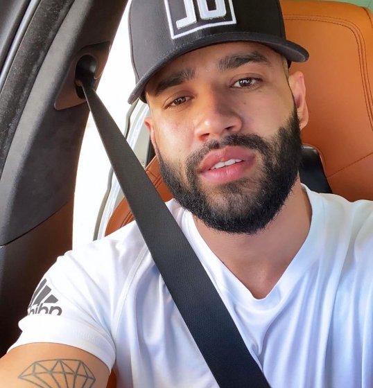 Respeita o embaixador, bb! Gusttavo Lima exibe mansão Respeita o embaixador, bb! Gusttavo Lima exibe mansão