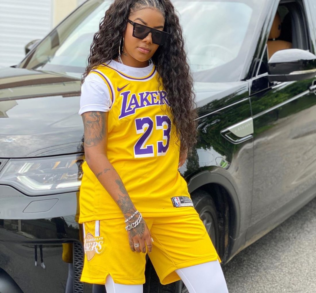 [Ludmilla compra carro de luxo: 