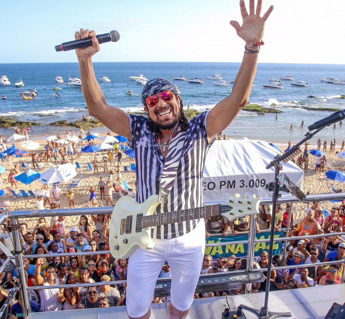 [Bell Marques anuncia live em cima do trio!]