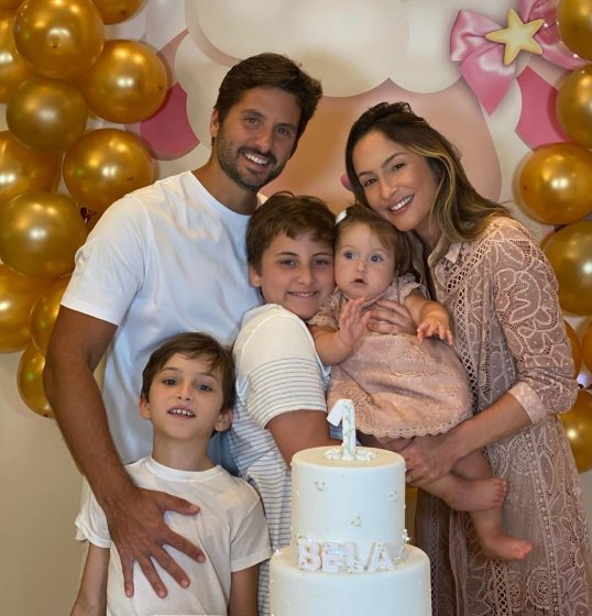 Claudia Leitte divulga fotos do aniversário de Bela Claudia Leitte divulga fotos do aniversário de Bela