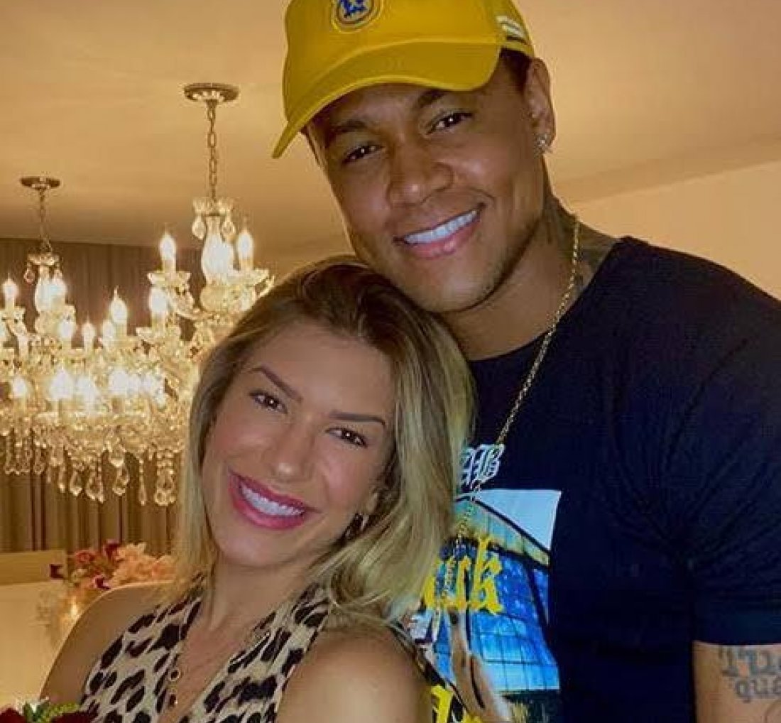 [Léo Santana diz que seria um sonho Lore Improta estar grávida]
