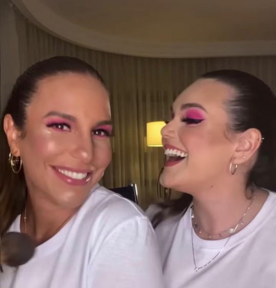 Ivete Sangalo posta making of do vídeo de make com Leticia Gomes Ivete Sangalo posta making of do vídeo de make com Leticia Gomes