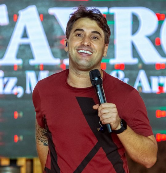 Sextou! Tayrone lança CD promocional com músicas inéditas e regravações de sucesso Sextou! Tayrone lança CD promocional com músicas inéditas e regravações de sucesso