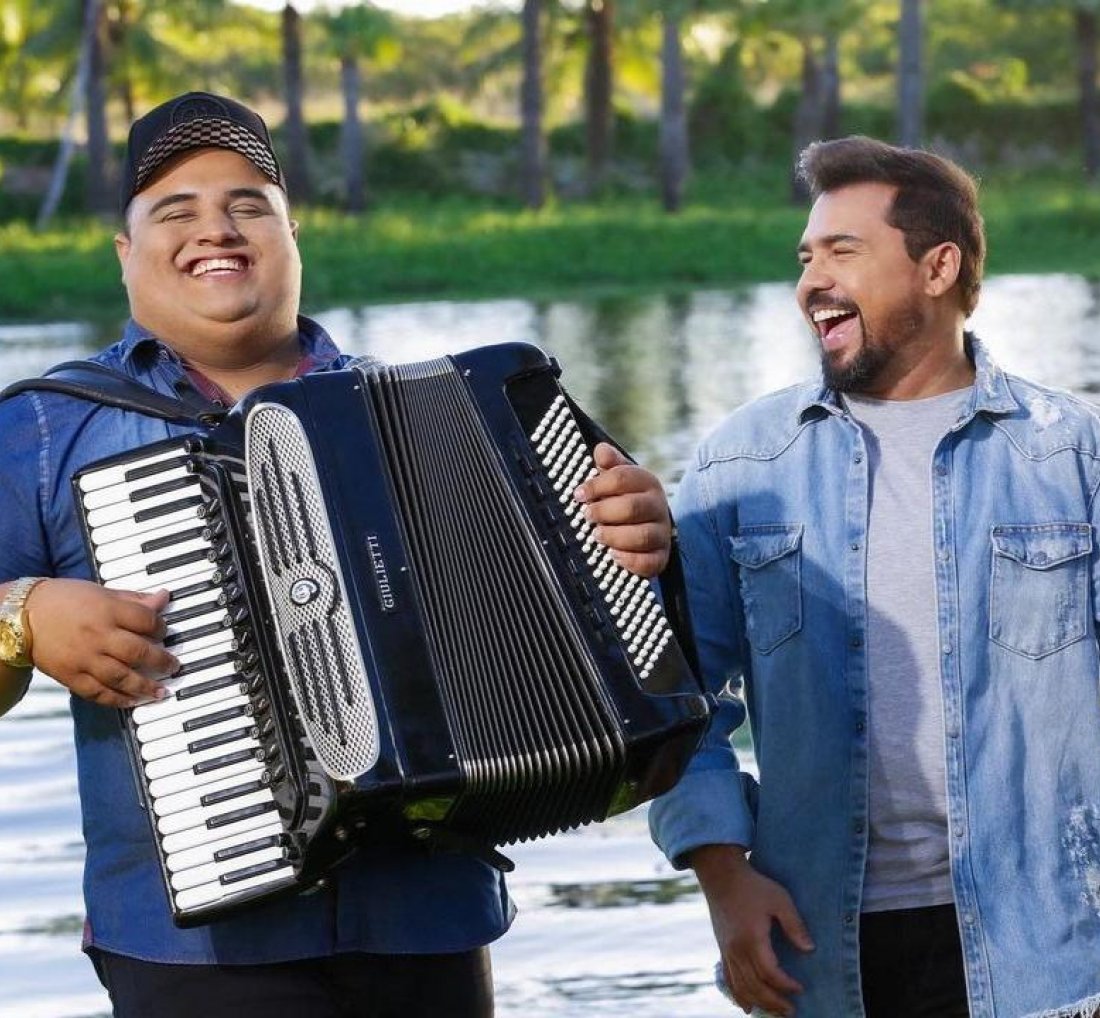 [Tarcísio do Acordeon lança clipe com Xand Avião]