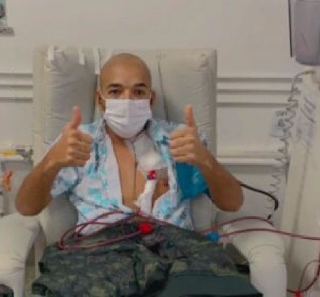 [Após internação por problema renal, cantor de Unha Pintada seguirá com hemodiálise]