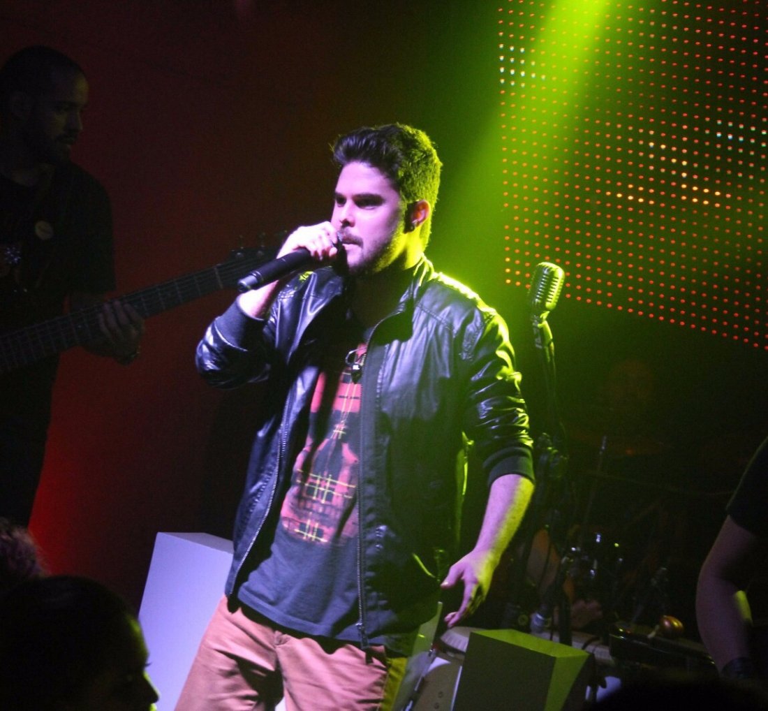 [Kart Love e Rode Torres promovem noite da sofrência no Blitz]