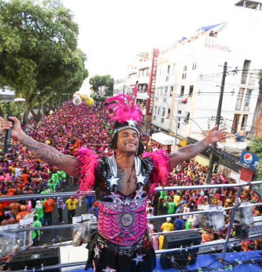 Parangolé comanda a estreia das Muquiranas no carnaval de Salvador Parangolé comanda a estreia das Muquiranas no carnaval de Salvador