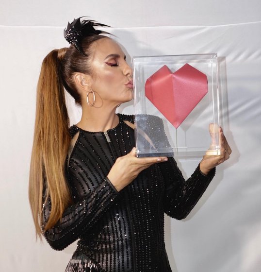 Ivete Sangalo leva Troféu Band Folia de melhor música do carnaval Ivete Sangalo leva Troféu Band Folia de melhor música do carnaval