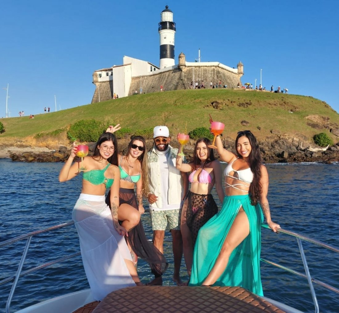[Silvanno Salles lança novo clipe e é atração musical do 