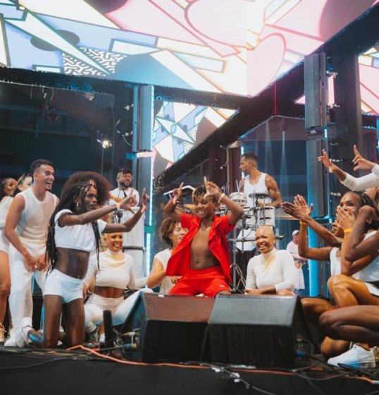 Depois de dançar com Ivete e Psirico, Daniel Levi sobe no palco de Xanddy na 'Melhor Segunda' Depois de dançar com Ivete e Psirico, Daniel Levi sobe no palco de Xanddy na 'Melhor Segunda'