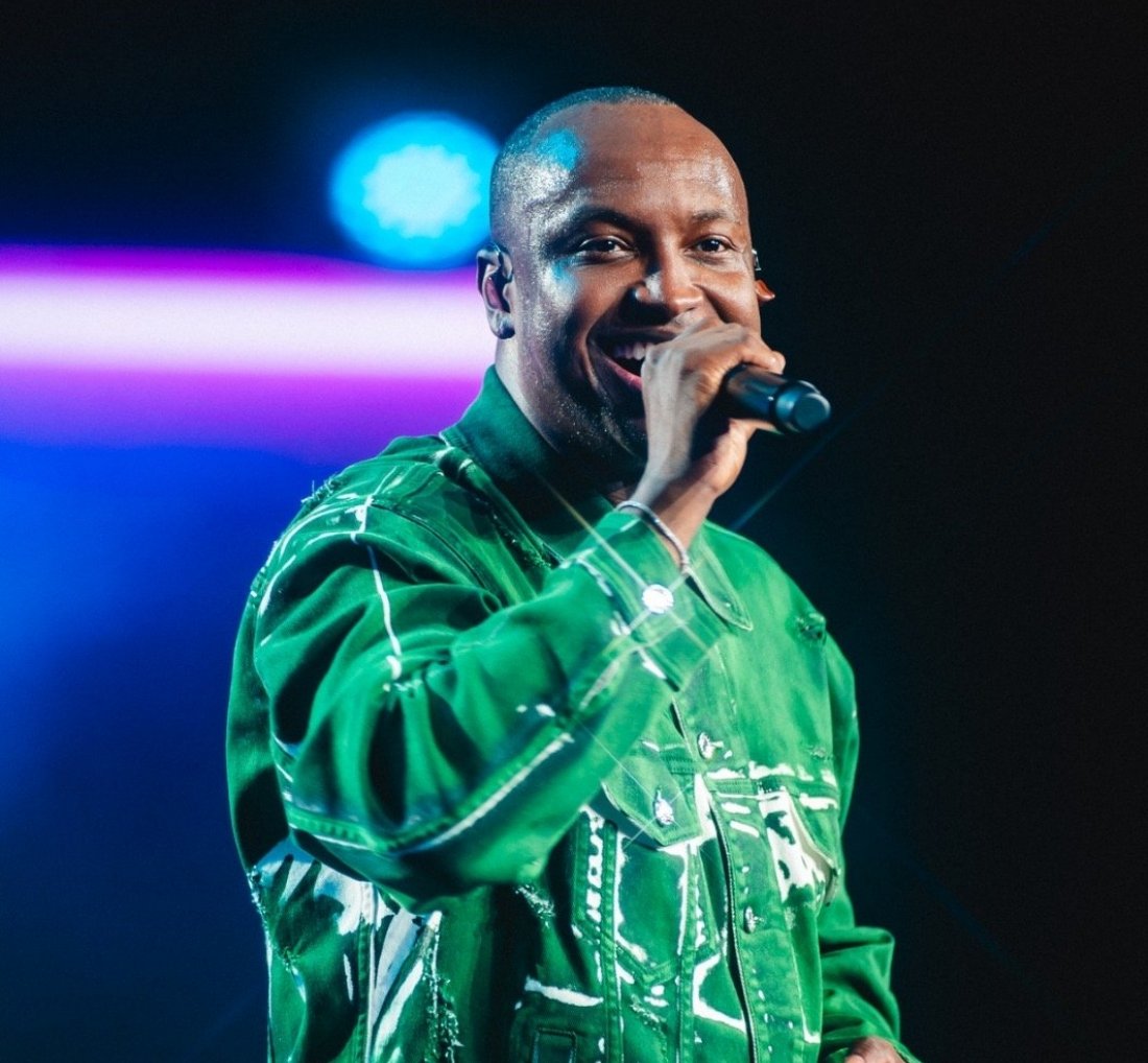 [Thiaguinho apresenta show da turnê 