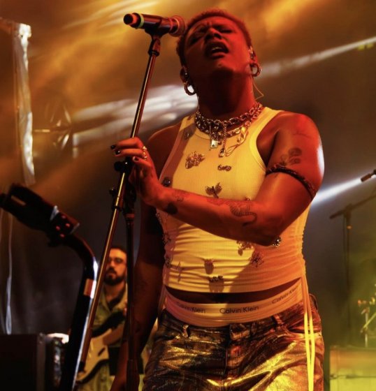 Saiba mais sobre Liniker e 'Caju': O álbum que está dando o que falar