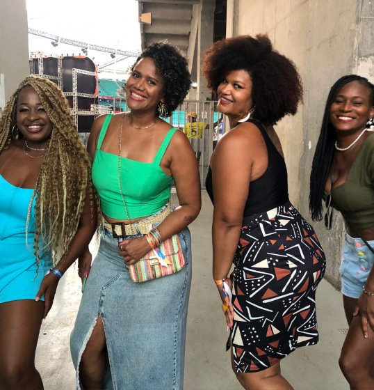Fãs emocionadas encontram Péricles no Pagode do Pericão – Veja como foi!