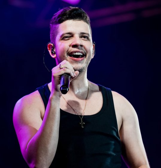 Nadson O Ferinha fará uma resenha com sua banda em uma lancha nesta sexta-feira, 06, na Prainha, na Baía de Todos os Santos