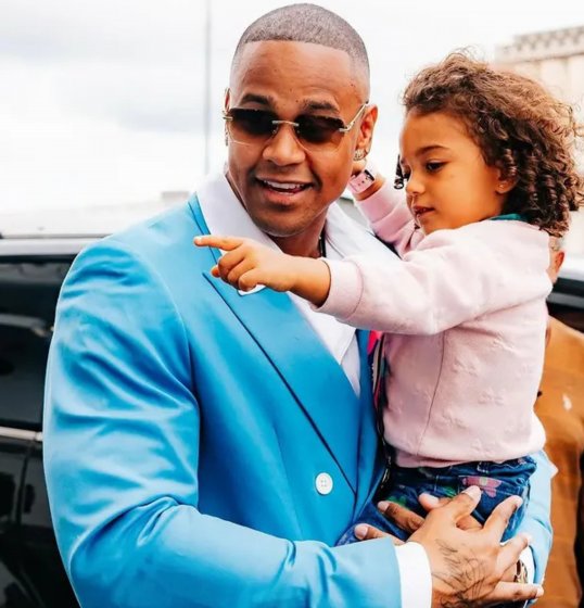 Liz, filha do cantor Léo Santana, encanta a web dançando sucesso do Carnaval de Ivete Sangalo