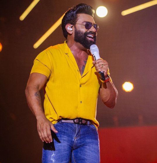 O cantor Pablo realiza um pocket show em aquecimento para o ‘Bodega do Pablo’