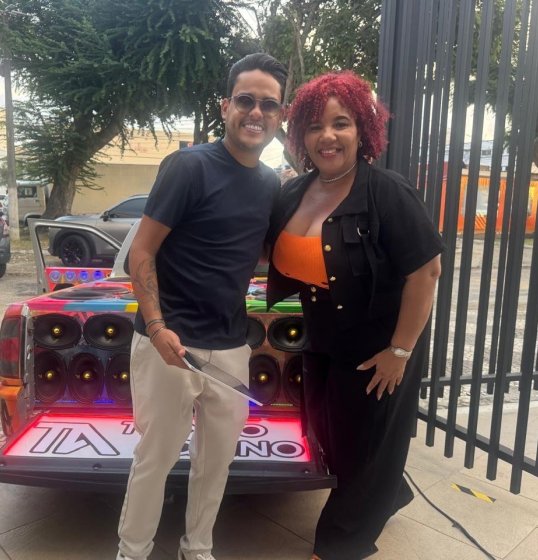 Do pen drive ao estrelato: Thiago Aquino aposta em Adila Novaes