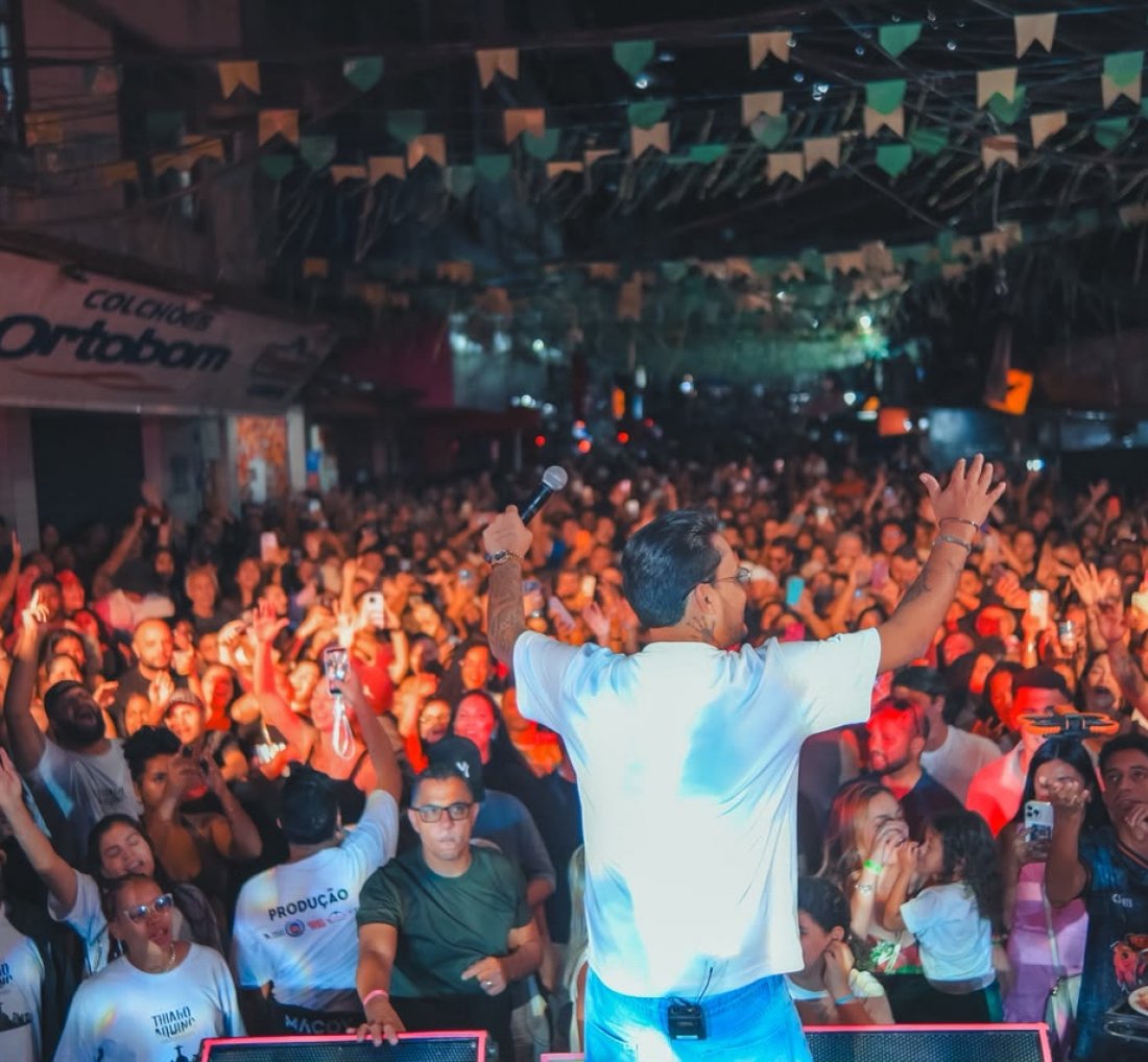 [Thiago Aquino transforma a Rocinha em palco de grande gravação do DVD 