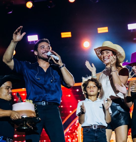 Vaquejada de Serrinha encerra edição com parque lotado e aniversário de Wesley Safadão