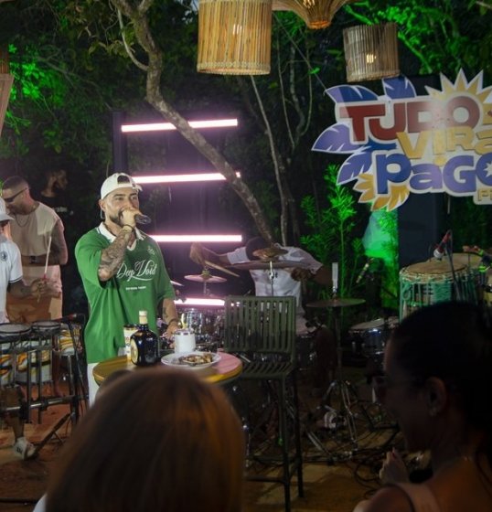 Papazoni grava segunda edição do projeto “Tudo Vira Pagode” em Praia do Forte