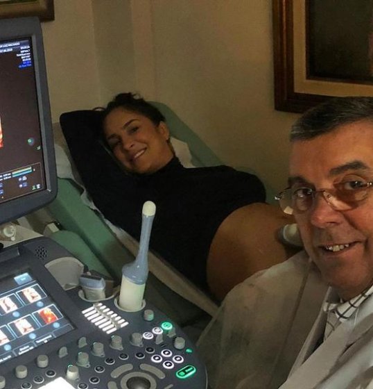 Claudia Leitte mostra rostinho da filha em ultrassom: ''Cheia de charme'' Claudia Leitte mostra rostinho da filha em ultrassom: ''Cheia de charme''